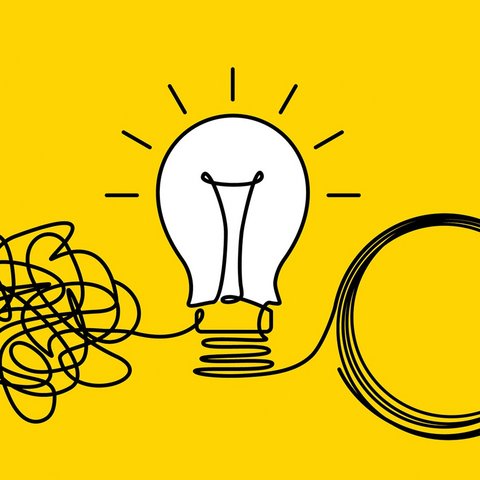 Die Grafik zeigt stilistisch ein ungeordnetes Wollknäuel, das sich durch eine Idee (Glühlampe) in Ordnung bringen lassen hat.