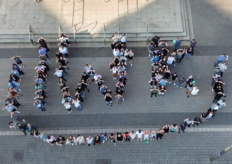 Das Team des IWK Magdeburg - Institut für Weiterbildung in der Kranken- & Altenpflege gGmbH am Universitätsplatz aus der Vogelperspektive