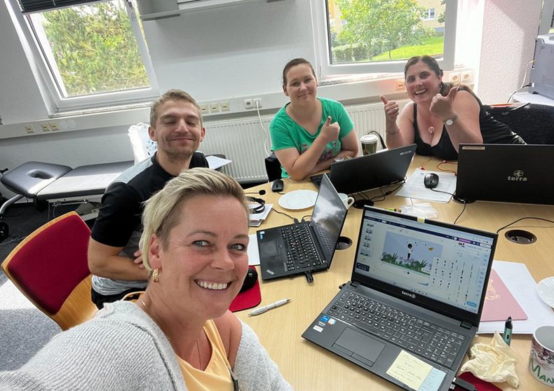 Das Team der Berufsbildungsakademie Altmark GmbH bei einer internen Weiterbildung